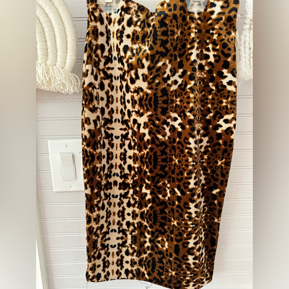 Necessary Objects Velvet Leopard Print Skirt - image 1